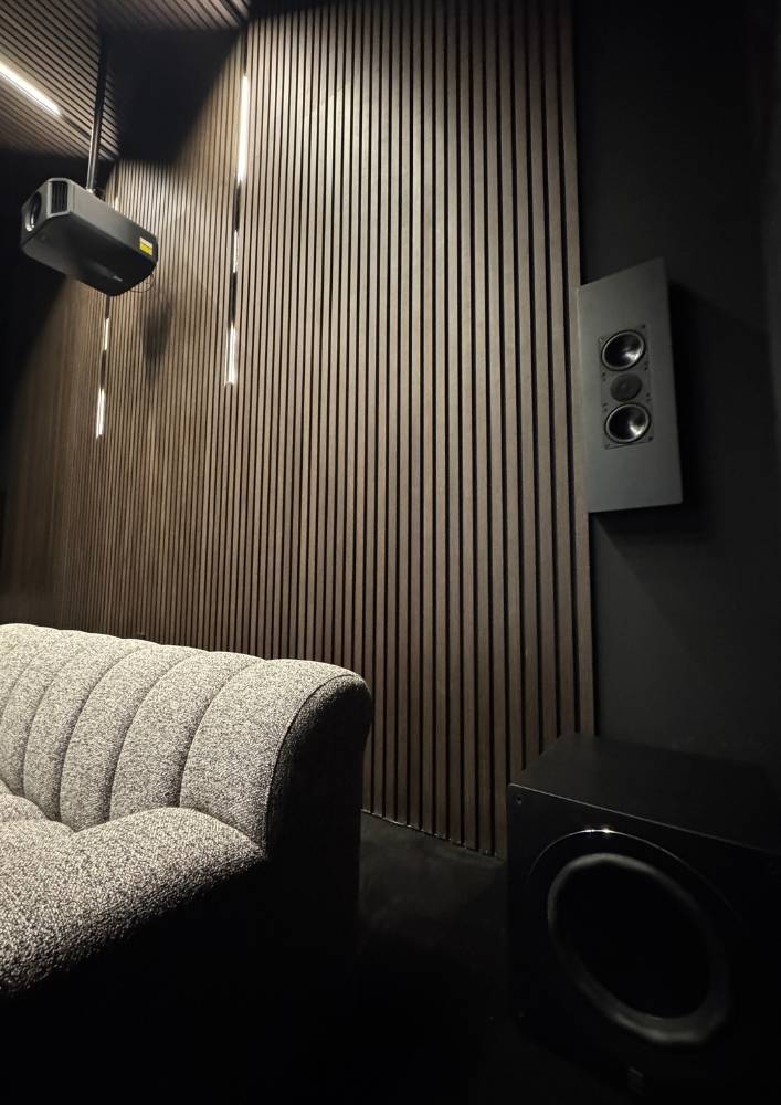 Hi-fi and home cinema wall with floor-standing speakers in Dubai